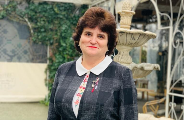 Imagine Stire O cunoscută profesoară din Caracal a decedat din cauza infecţiei cu COVID-19. Femeia a ajuns la spital prea târziu | 2review.ro