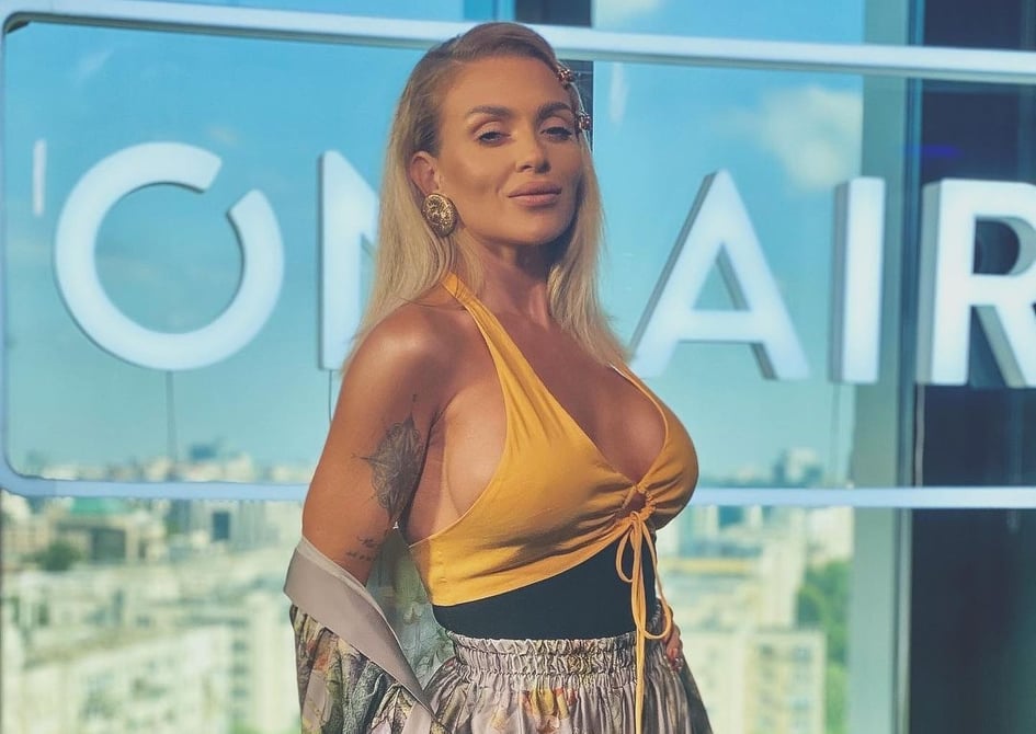 Imagine Stire Oana Radu nu-și aduce aminte cu plăcere de fostele relații. “Am avut parte de violență fizică și verbală. Plângeam și găseam fericirea în mâncare” | 2review.ro