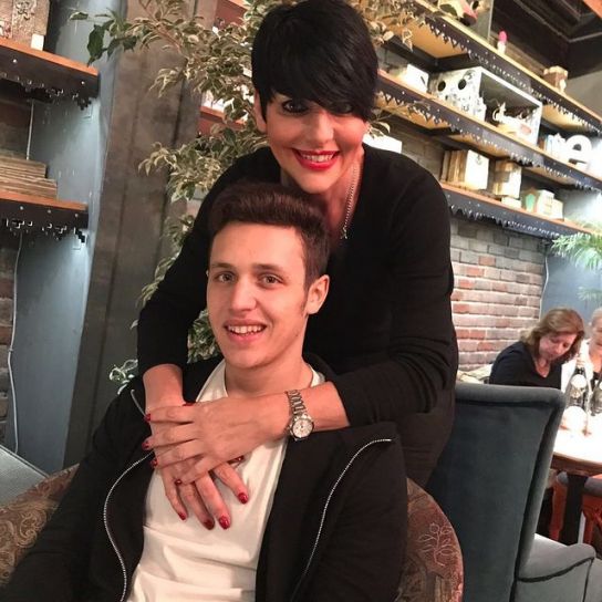 Imagine Stire Cum se înțelege Patrizia Paglieri cu tatăl fiului ei Francesco „Eu i-am spus iniţial că tatăl lui e mort” | 2review.ro