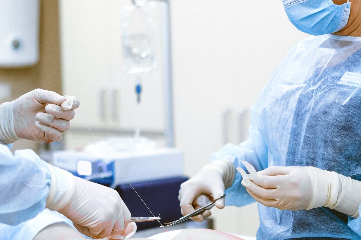 Premieră mondială!  O echipă de chirurgi din New York a reușit un transplant de rinichi de la un animal la om