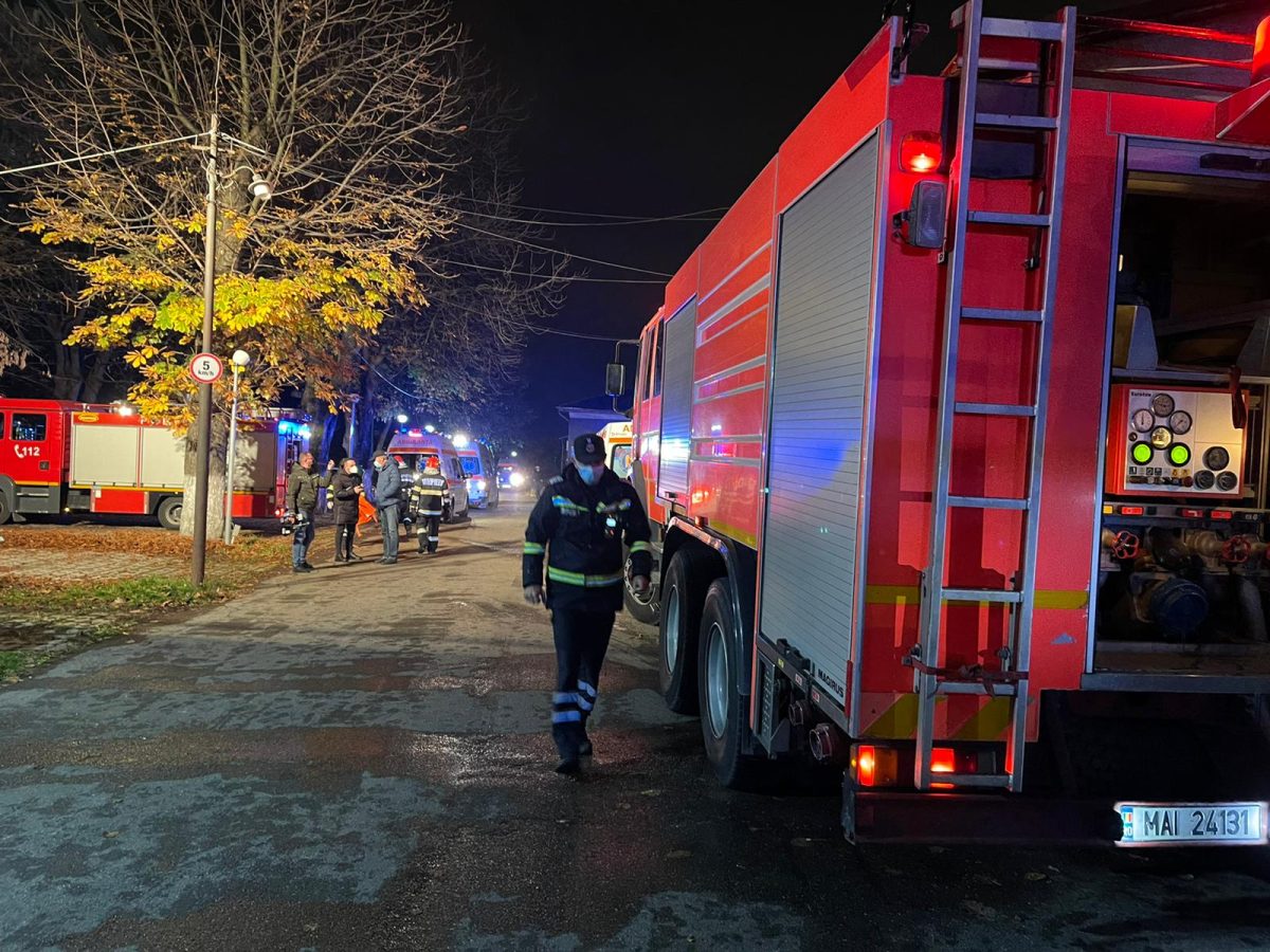 Imagine Stire Florin Salam, Loredana Chivu sau Marius Niculae, în pericol! Incendiu puternic în blocul vedetelor, din Herăstrău | 2review.ro