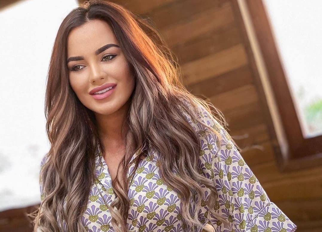 Imagine Stire Soția iubitului lui Carmen de la Sălciua a reacționat dur după ce a fost acuzată de infidelitate. „Sunt doi falși și mincinoși” | 2review.ro