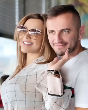 Imagine Stire Carmen de la Sălciua și Marian Corcheș nu se mai feresc! Artista a făcut publică prima fotografie alături de iubitul ei | 2review.ro