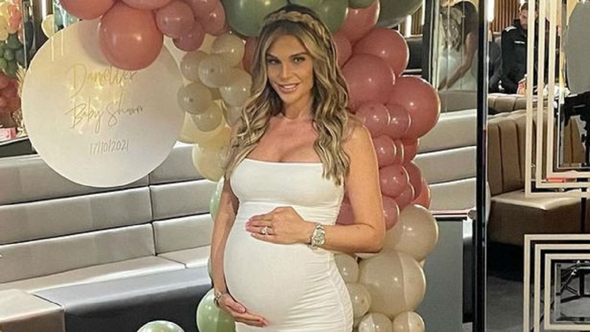 Imagine Stire Danielle Lloyd  a născut o fetiță. Modelul de 37 de ani a așteptat mulți ani acest moment | 2review.ro