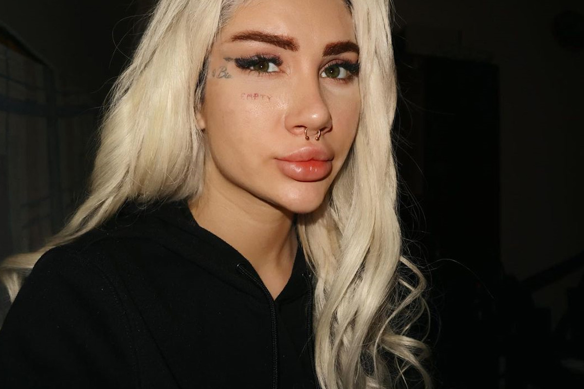 Imagine Stire Surpriză în showbiz! Fosta lui Dani Mocanu şi-a recunoscut orientarea: “Sunt atrasă şi de băieţi, şi de fete” | 2review.ro