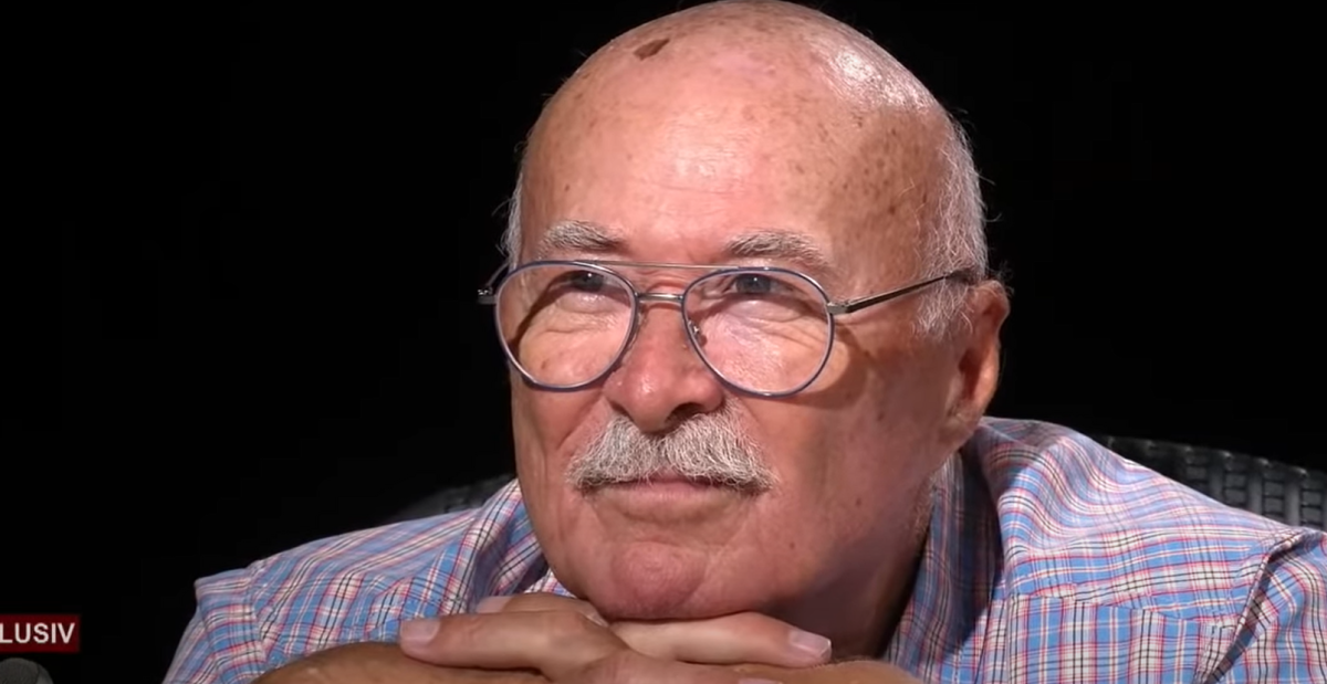 Imagine Stire Marele Tudor Gheorghe, interzis în România din cauza unui cântec. Cum a ajuns celebrul rapsod să fie înlăturat de către Elena Ceaușescu | 2review.ro