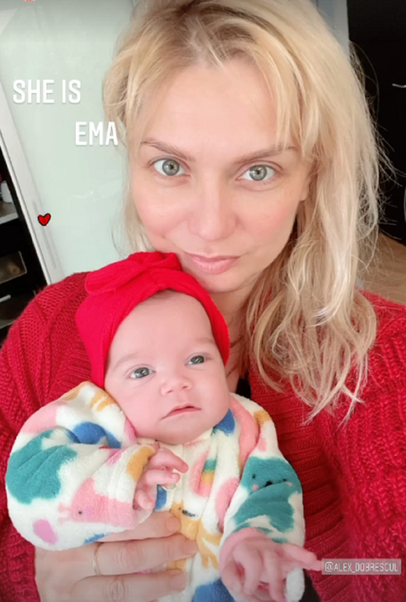 Imagine Stire Cristina Cioran nu se mai ferește și a publicat prima imagine cu micuța Ema. Seamănă leit cu tatăl ei | 2review.ro