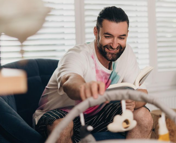 Imagine Stire Smiley, fotografie rară cu fetiţa lui. Imaginea a devenit virală în mediul online | 2review.ro