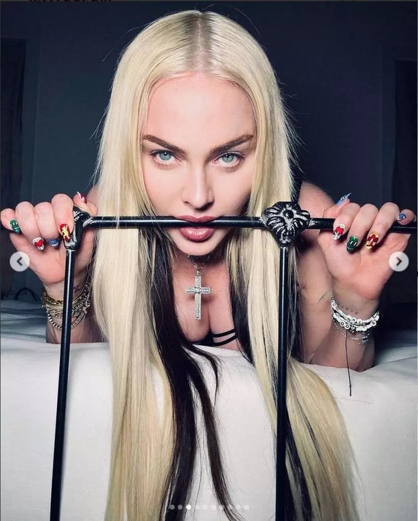 Imagine Stire Madonna, ședință foto topless la 63 de ani. Instagram i-a șters postările | 2review.ro