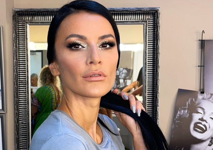 Imagine Stire Ruxi de la „Bravo, ai stil! Celebrities”, detalii picante. Cum a ajuns bruneta să se sărute cu tiktoker-ul Marius Elisei | 2review.ro