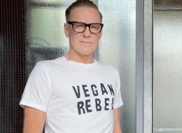 Imagine Stire Bryan Adams s-a infectat cu COVID-19 pentru a doua oară într-o singură lună. Artistul este vaccinat cu schema completă | 2review.ro
