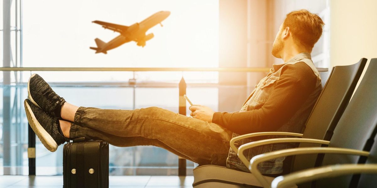 Imagine Stire BANC | Trei nebuni făceau gălăgie într-un avion | 2review.ro