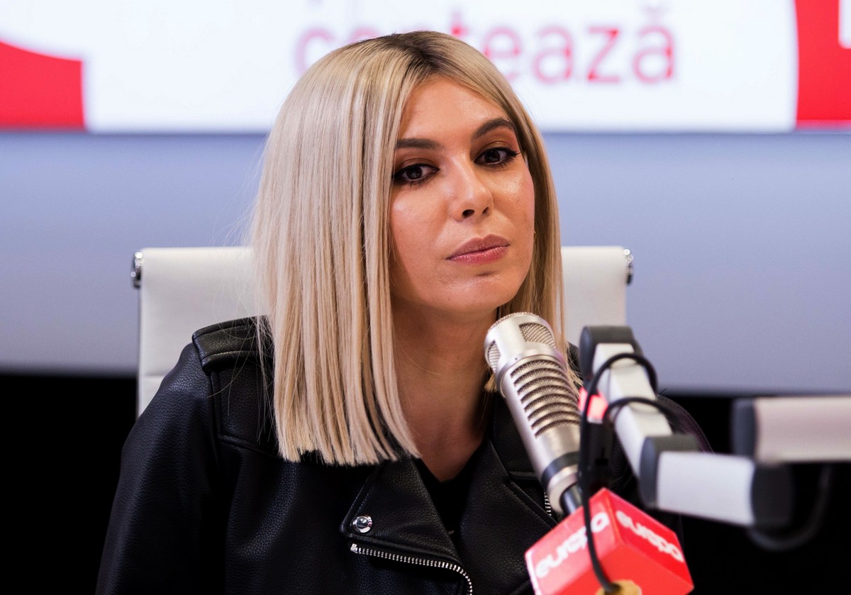Imagine Stire Dani Oțil a jignit-o, în direct, la Antena 1, pe Sore. Artista a înlemnit: „Eu nu mai vin aici” | 2review.ro