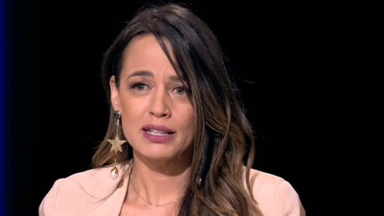 Imagine Stire Andreea Raicu, mărturisiri șocante „Ani de zile am fugit de paparazzii care imi vanau fiecare trasatura” | 2review.ro