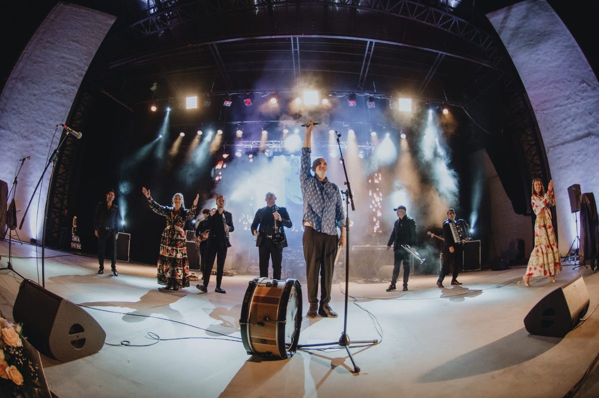 Imagine Stire ”CE SEARĂ MINUNATĂ!”, Revelion TVR 2 la Circul Metropolitan București | 2review.ro