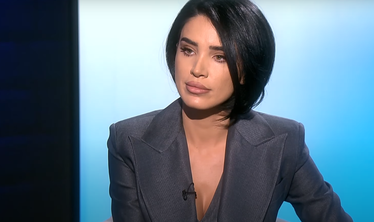 Imagine Stire Ce cadou a primit Adelina Pestrițu de la soțul ei, Virgil Șteblea, de Moș Nicolae. Bărbatul a băgat adânc mâna în buzunar pentru un asemenea dar! | 2review.ro