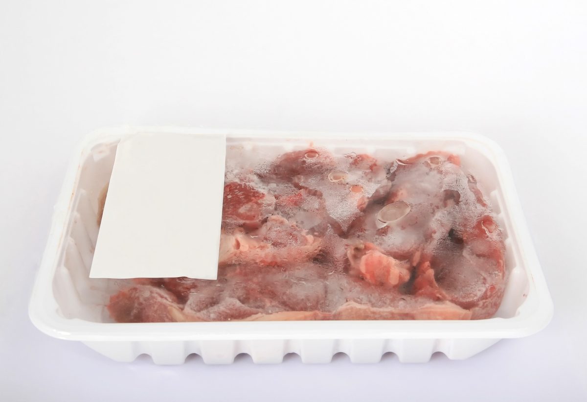 Produse cu salmonella găsite într-un supermarket popular din România. Decizia autorităților