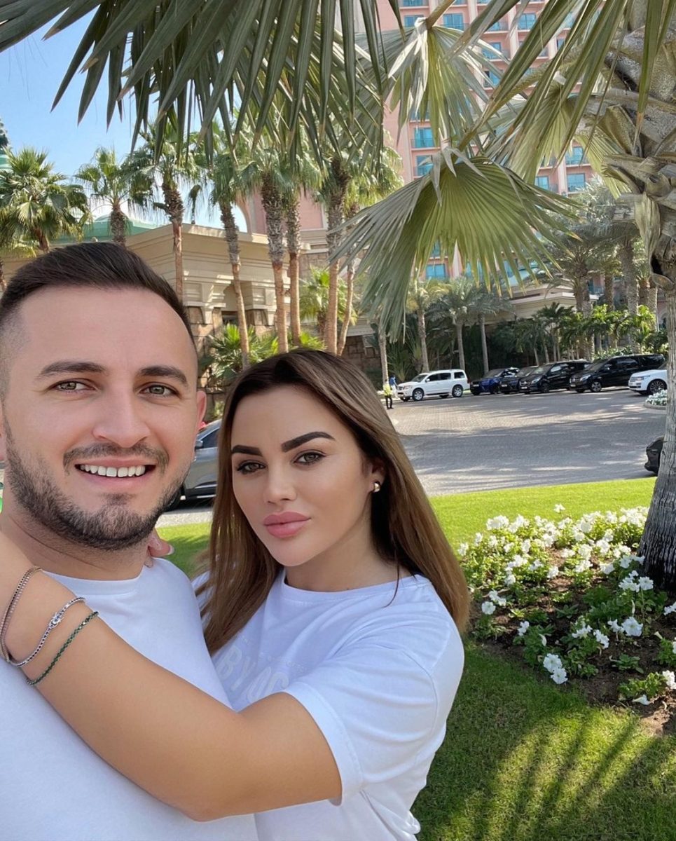 Imagine Stire Iubitul lui Carmen de la Sălciua a divorțat oficial! Artista l-a însoţit la proces | 2review.ro