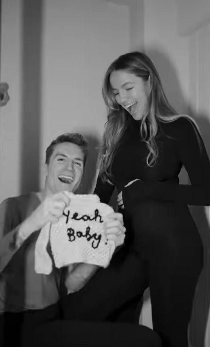 Imagine Stire Un celebru model internaționale va deveni mamă pentru prima dată. Actorul din ”Made in Chelsea” este viitorul tătic ”Dragostea învinge” | 2review.ro