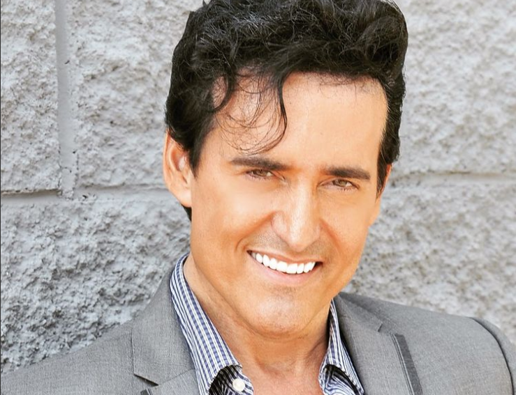 Imagine Stire Carlos Marin a murit! Cântăreţul a pierdut lupta cu noul coronavirus la 53 de ani | 2review.ro