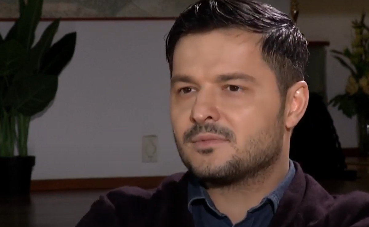 Imagine Stire Ce rușinos! Liviu Vârciu a fost prins în flagrant de soție, când purta haine de dama: „Măi, păsărică…” | 2review.ro