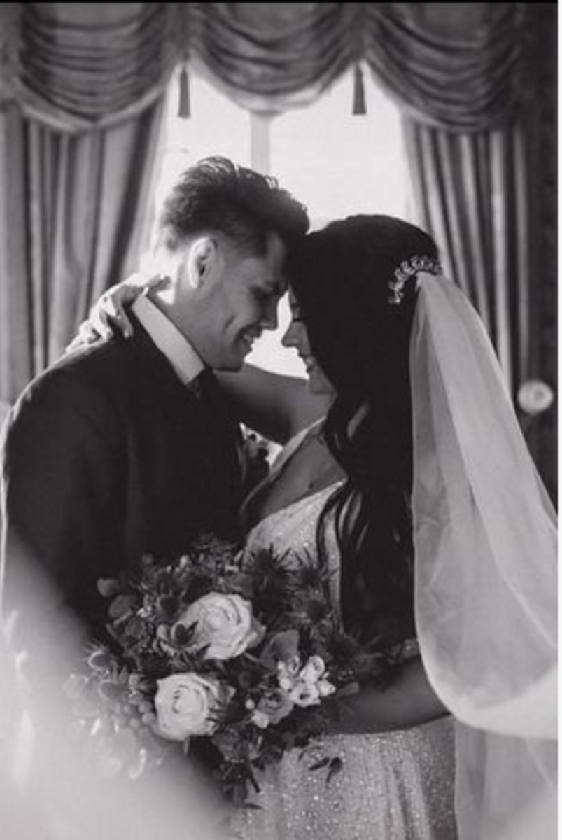 Imagine Stire Incredibil ce a fost în stare să facă o tânără pentru a atrage atenția fostului iubit! Și-a organizat propria nuntă cu un mire ”închiriat” | 2review.ro