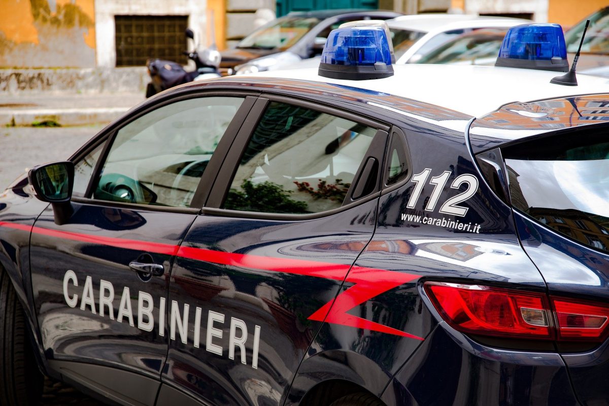 O româncă a fost atacată și stropită cu acid pe față, în centrul Romei. Agresorul este căutat de poliție