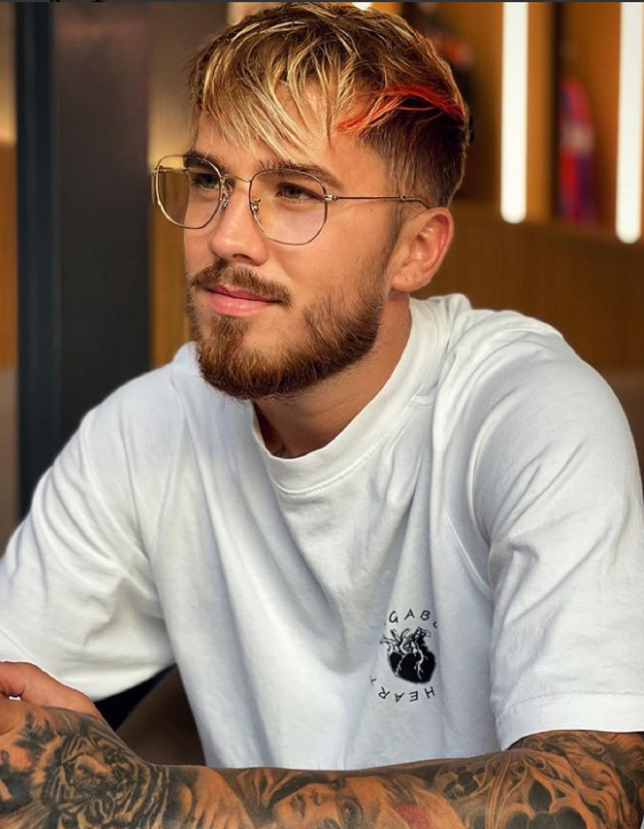 Imagine Stire Sebastian Chitoșcă a scos la iveală mesaje private cu Alex Velea! Ce i-a spus cântărețul, despre relația cu Antonia | 2review.ro