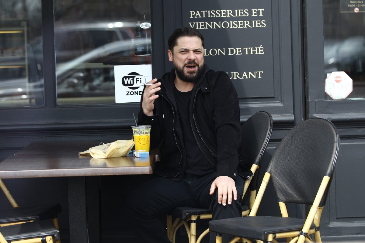 Imagine Stire Augustin Viziru, probleme grave cu cămătarii. “Nu te joci cu ei când vine vorba de bani” Pasiunea pentru jocuri de noroc aproape că l-a distrus pe actor | 2review.ro