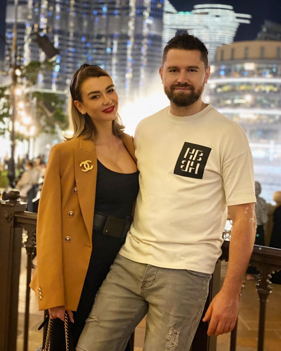 Imagine Stire Denisa Tănase și soțul ei, afaceri imobiliare în Dubai. “Locuințele pornesc de la 160.000 de euro” + “Ne-am făcut și firmă, vrem să…” | 2review.ro