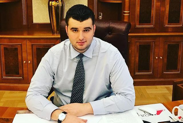 Imagine Stire Victoraș Micula s-a logodit. Ce iubită frumoasă are! | 2review.ro