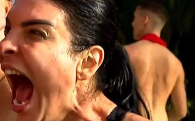 Imagine Stire Andreea Tonciu, şocată după ce a „prins” doi colegi în ipostaze intime, în mare: „Ai bărbat acasă” | 2review.ro