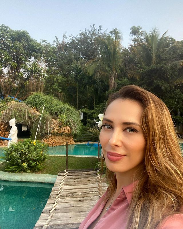 Cu cine și-a petrecut Iulia Vântur Revelionul în India? Actorul Salman Khan nu se afla prin preajma acesteia