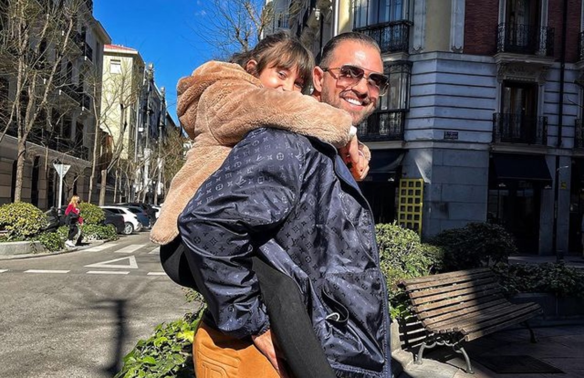 Imagine Stire Alex Bodi, în vizită la familia sa din Spania. Cum arată părinții afaceristului? | 2review.ro