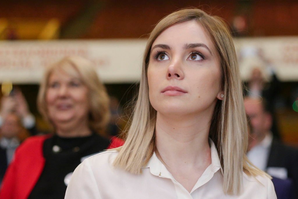 Imagine Stire Cu ce a rămas Irina Tănase după despărţirea de Liviu Dragnea? A lăsat-o cu buza umflată | 2review.ro
