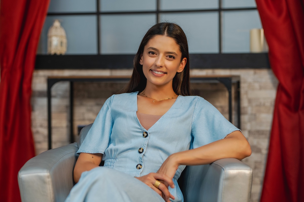 S-a dat de gol: cu cine se iubeşte Oana Moșneagu, Andreea din „Adela”, în viaţa reală. Este chiar un actor din serialul de la Antena 1