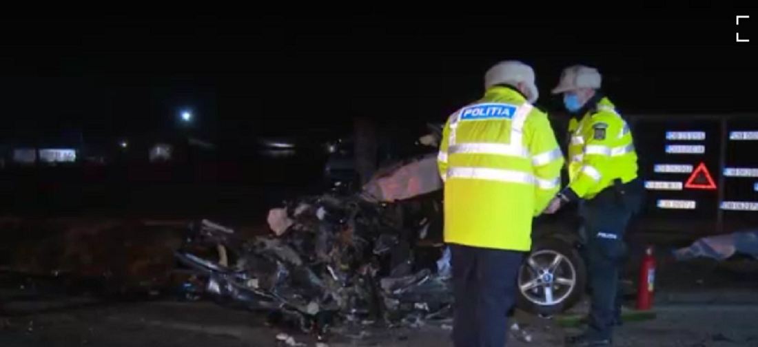 Accident cumplit în Dâmbovița! Un tânăr de 19 ani a mers pe contrasens cu farurile stinse și a intrat sub un tir