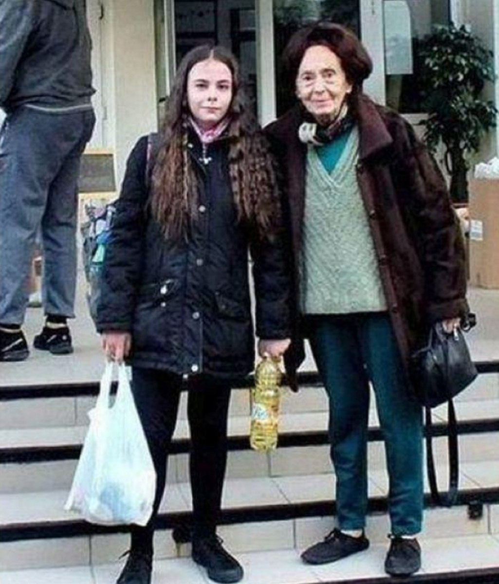 Imagine Stire La ce facultate a intrat Eliza, fiica Adrianei Iliescu. Îi calcă pe urme mamei sale | 2review.ro