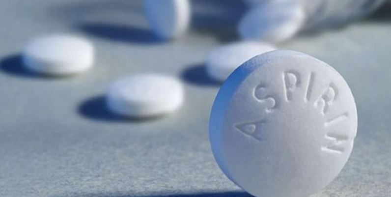 Aspirina, înainte sau după vaccinare, interzisă! Avertismentul unui repurtat medic cardiolog român: “Nu ajută cu nimic, face rău”