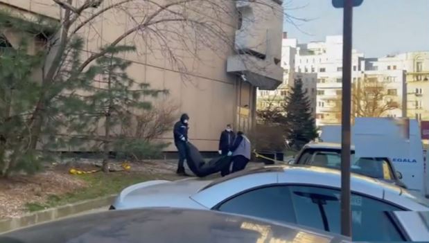 Ce a scris în biletul de adio bărbatul care s-a aruncat de la etajul 20 al Hotelului Intercontinental din Capitală. “Imi urăsc viața și familia, sunt sărac. Mama…”