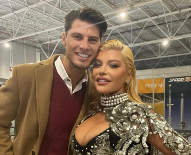 Imagine Stire Loredana Groza, ipostaze tandre cu marele câştigător de la X Factor. Cum a fost surprinsă vedeta alături de Nick Casciaro | 2review.ro