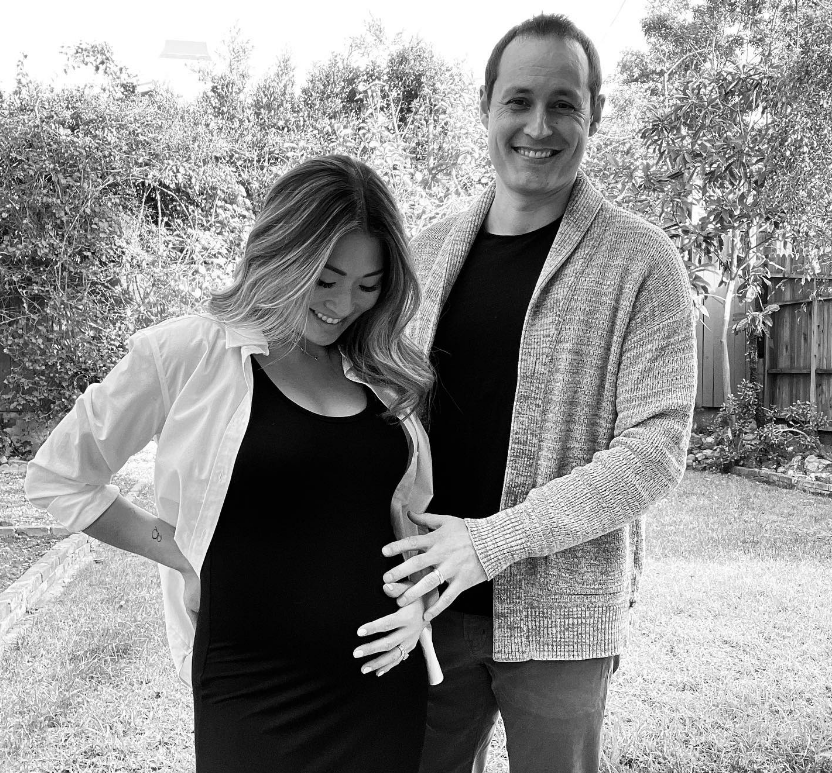 Imagine Stire Jenna Ushkowitz nu se mai ascunde! Actrița a dezvăluit că este gravidă a publicat prima fotografie cu burtica | 2review.ro