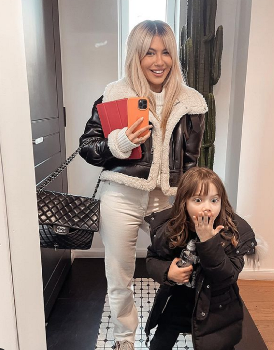Imagine Stire Fiica lui Sore a dezvăluit ce face mama ei zi de zi în baie: ”Merge singură si…” | 2review.ro