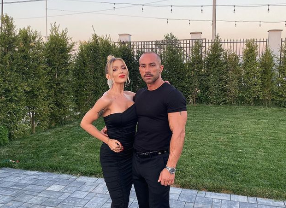 Imagine Stire Oana Radu, dezvăluiri despre relaţia sa. De la ce pornesc certurile între artistă şi partenerul său | 2review.ro
