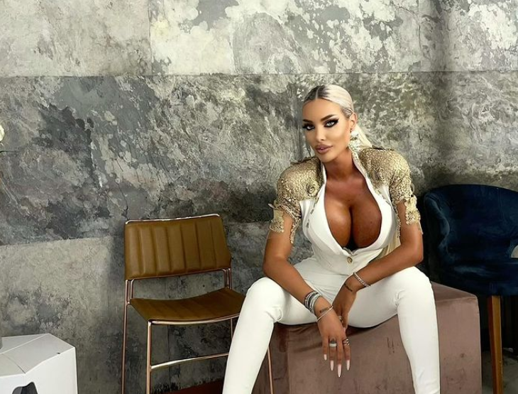 Imagine Stire Loredana Chivu și-a înnebunit fanii cu imaginile publicate în mediul online. Blondina a apărut complet dezbrăcată | 2review.ro