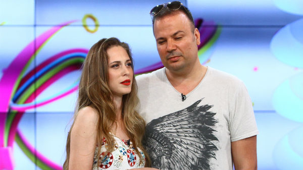 Imagine Stire Cine este și cu ce se ocupă soția lui Dan Helciug. Sunt împreună de 17 ani și au doi copii | 2review.ro