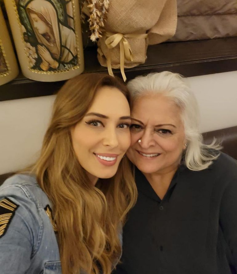 Imagine Stire Iulia Vântur, postare emoționantă alături de o femeie importantă din viața lui Salman Khan | 2review.ro