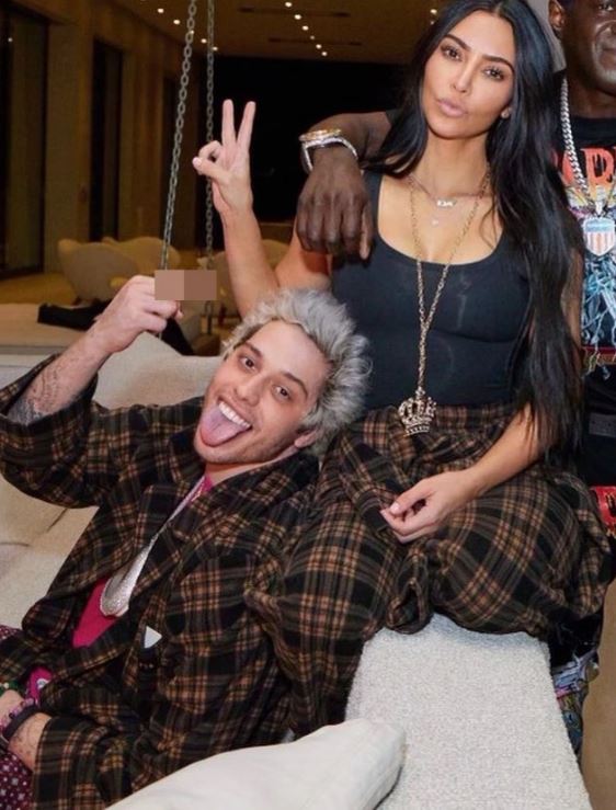 Imagine Stire Fanii lui Kim Kardashian se tem pentru viața ei, după amenințările șocante ale lui Kanye West la adresa lui Pete Davidson | 2review.ro