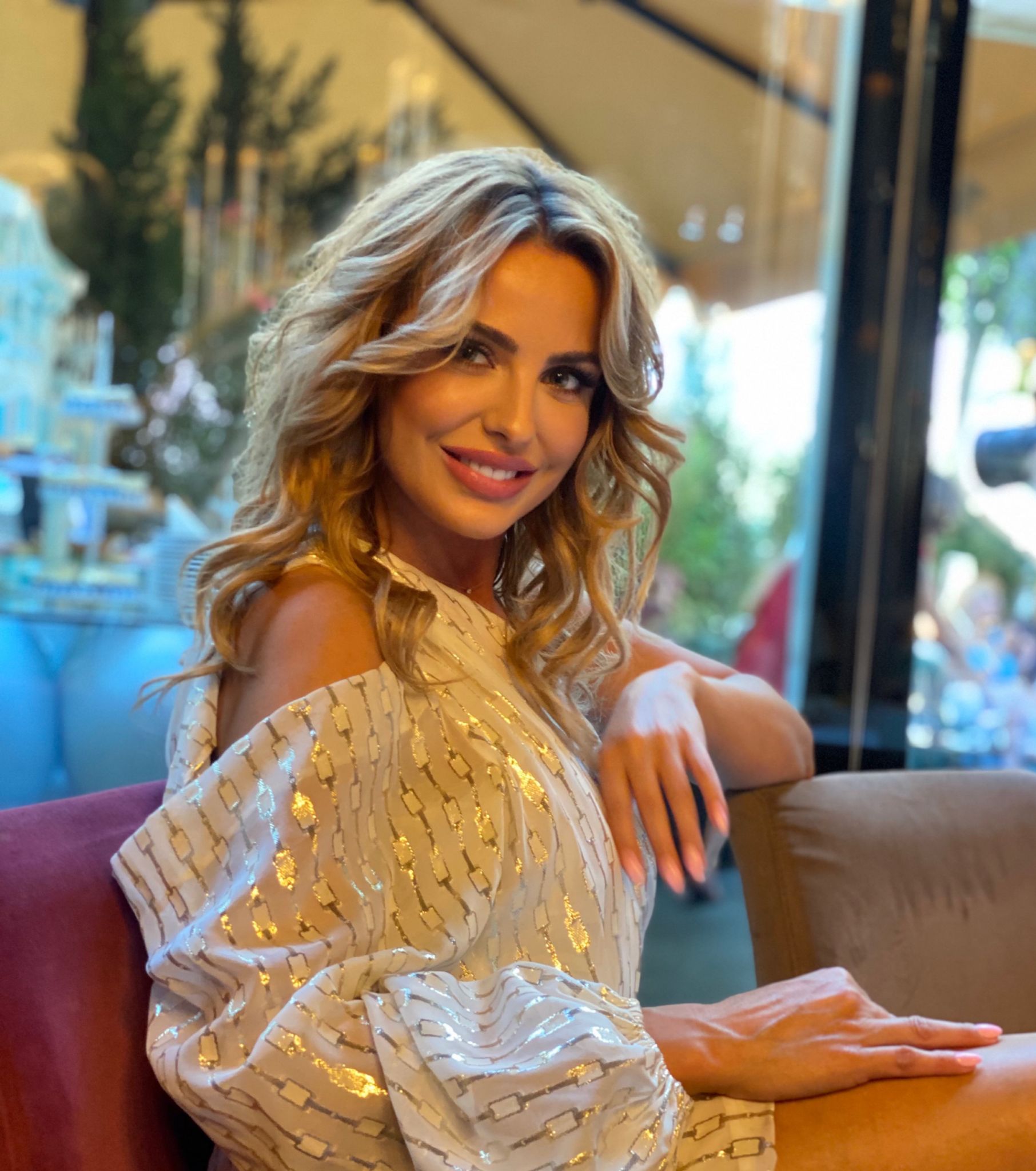 Zenovia Dujac este hărțuită de mai mulți indivizi care vor să obțină bani de la ea