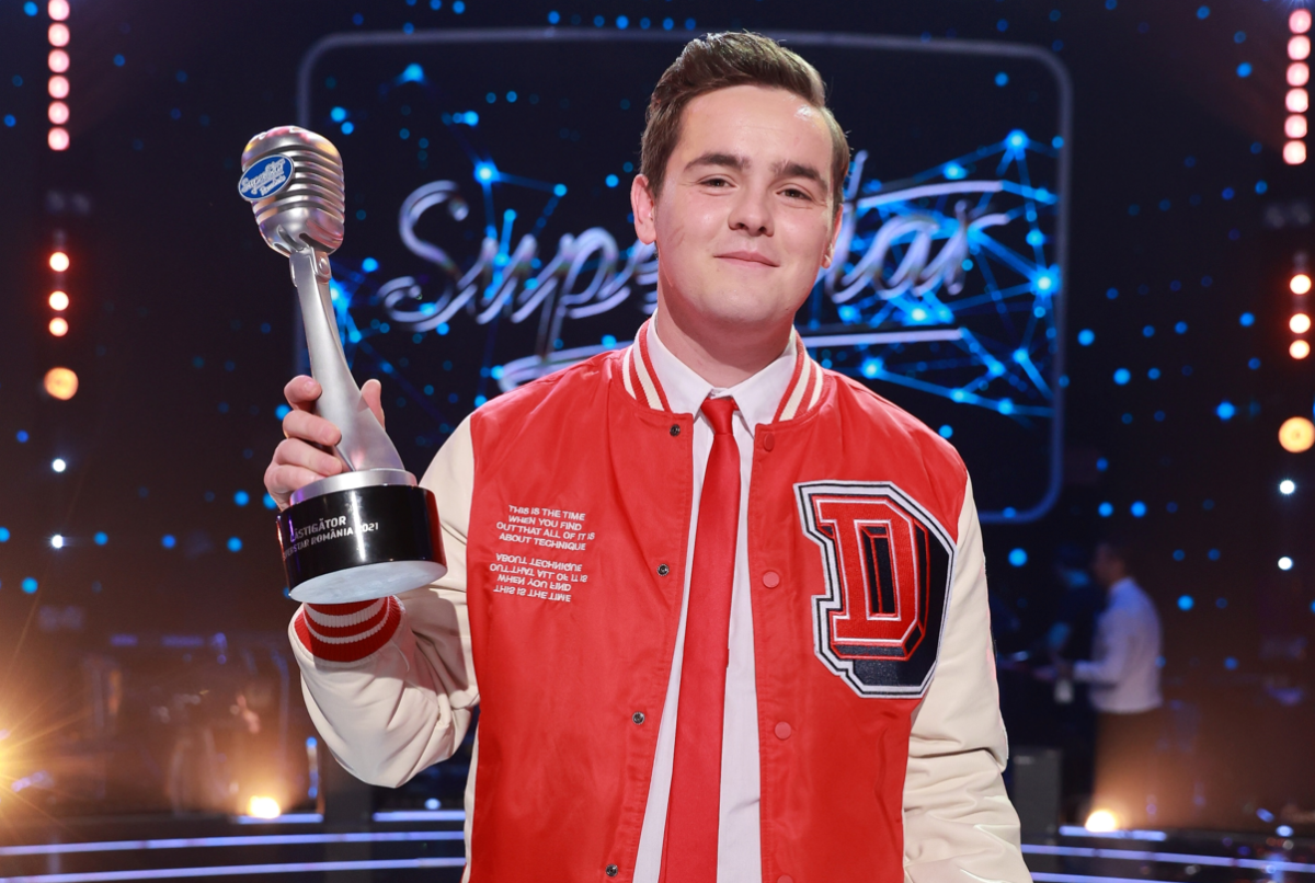 Imagine Stire Câți lei a încasat, de fapt, Alessandro Mucea, câștigătorul primului sezon ”SuperStar” de la Pro TV. În ce va investi banii | 2review.ro